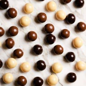 Everfresh White Chocolate Malt Balls Bulk 6kg